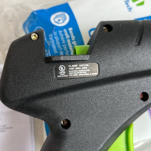 Surebonder high temperature Glue Gun & 40+ clear full size Glue Sticks - Picture 3 of 4